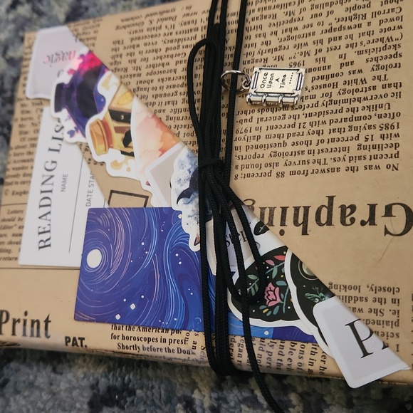 Blind Date with a Book - Picture 2 of 4